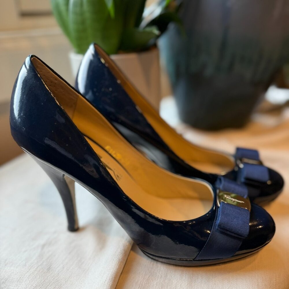 Salvatore Ferragamo Tina Navy Pumps Vara Bow Patent 36 Size 5, 5 ½